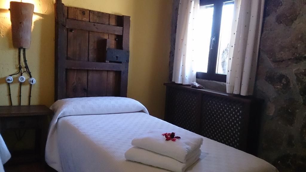 Valdolazaro Guest House Los Navalucillos Eksteriør bilde